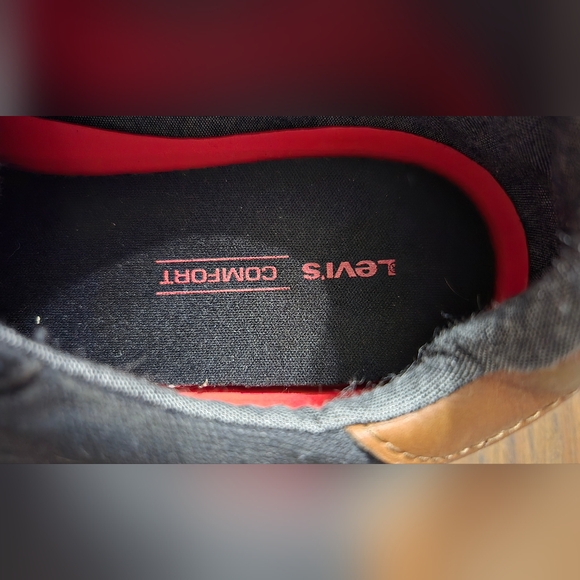 New Levi's converse type canvas shoe - Picture 2 of 4